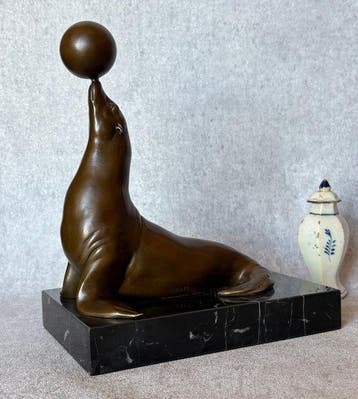Statue, Naar: Césaro Zeehond met bal - 21 cm - Bronze,