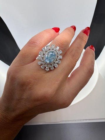 Ring - 14 karaat Witgoud - 5.91ct. tw. Blauw Diamant (Fancy, Nieuw