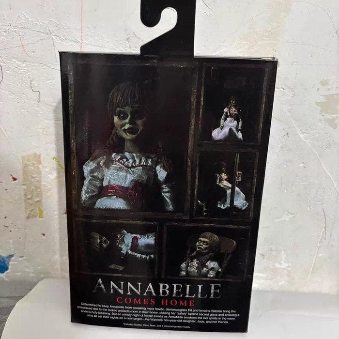 NECA Annabelle Comes Home 7 Scale Clothed Action Figure,, Verzamelen, Film en Tv