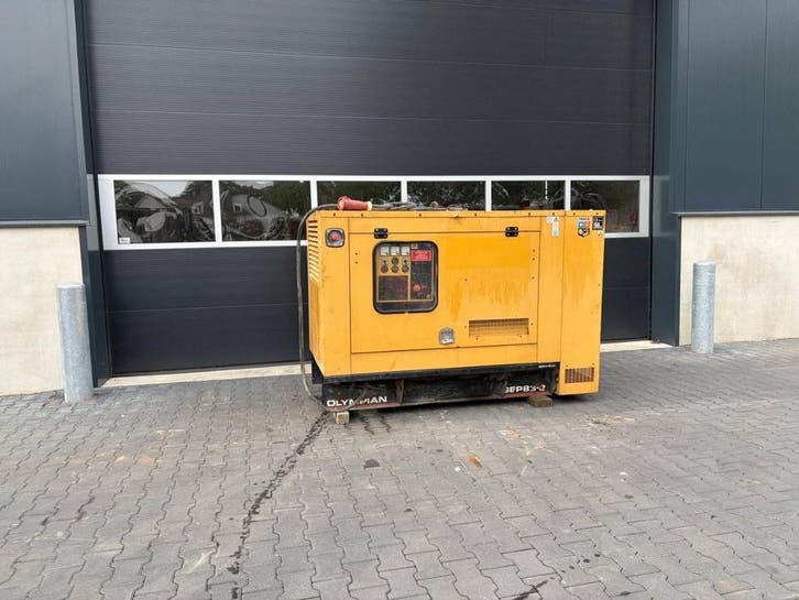 Veiling: Generator Olympian GEP83-3 Diesel 75kVA 2004, Zakelijke goederen, Machines en Bouw | Aggregaten, Ophalen