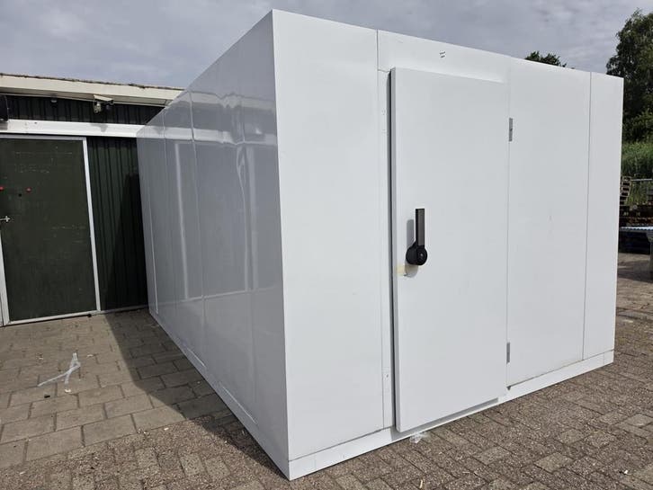koelcel 300 x 420 x 240 cm stekker klaar Licht beschadigd, Articles professionnels, Horeca | Équipement de cuisine
