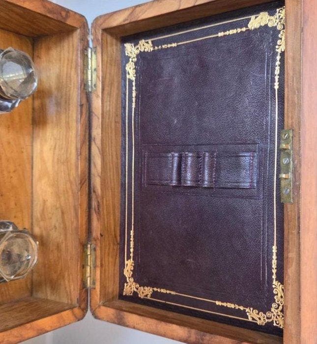 Portable writing desk / stationery cabinet - Schrijfhelling, Antiquités & Art, Antiquités | Meubles | Chaises & Canapés