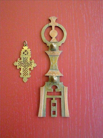 Vintage Kruis (2) - Messing - 1970-1980 - TOEAREG, Antiek en Kunst