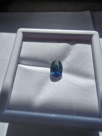 1 pcs Bleu, Vert, Bicolore Saphir - 1.35 ct - Antwerp, Nieuw