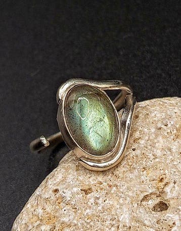 Ambachtelijke ring Eira, met verstelbare maat, in zilver