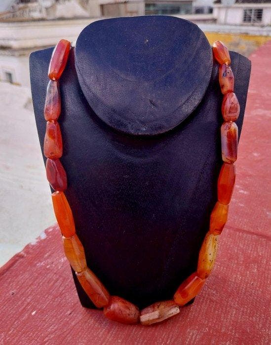 Carneool handelskralen, handgesneden, eeuwenoud - Chalcedoon, Antiquités & Art, Art | Art non-occidental