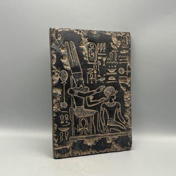 Replica van het oude Egyptische Gedenkplaat: God Amun kroont