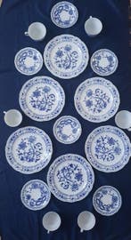 Kahla Porzellan - Eetservies voor 6 (18) - Zwiebelmuster -, Antiek en Kunst