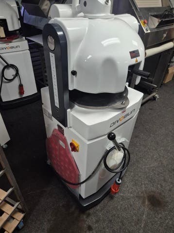Veiling bakkerijmachines Kemper Hobart JAC Seewer Rondo