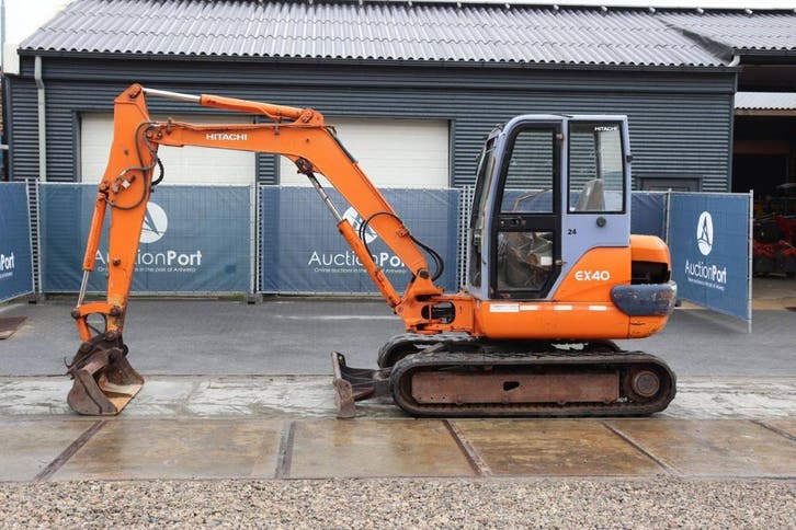 Veiling: Rupsgraafmachine Hitachi EX40-2 Diesel 26.5kW 2000, Articles professionnels, Machines & Construction | Grues & Excavatrices