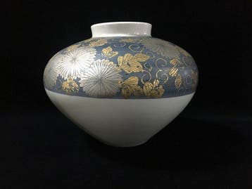 Fine Japanese Vintage Arita-Imari Ware Porcelain Flower Vase