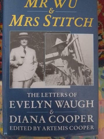 Mr. Wu and Mrs.Stitch: The Letters of Evelyn Waugh and Diana, Verzenden