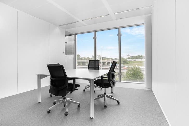 Kantoorruimte voor 4 in The Office Operators Brussels Airpor, Zakelijke goederen, Bedrijfs Onroerend goed