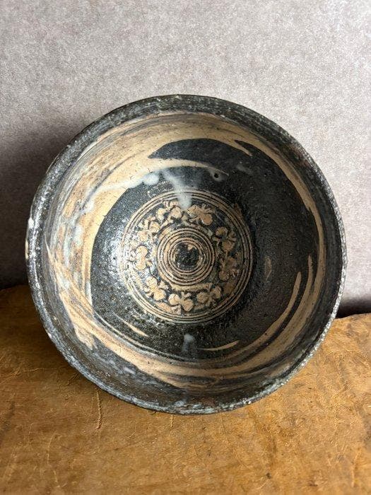 Grote Mishima Chawan theebowl – Hake-penseel en Inka-patroon, Antiek en Kunst, Antiek | Overige Antiek