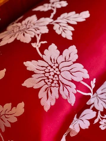Damastzijden bedsprei met franjes en bloemenprint. -, Antiek en Kunst