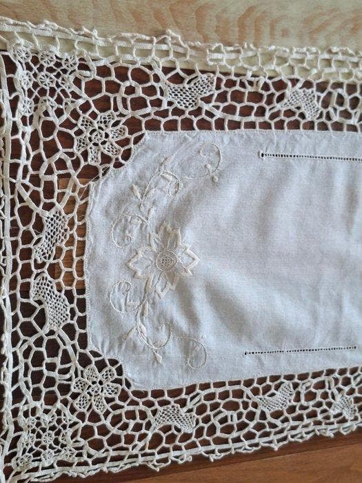 Sans réserve - Grand chemin de table en lin avec de belles, Antiquités & Art, Tapis & Textile