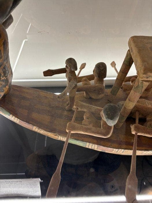 Oud-Egyptisch Hout Egyptische Grand Tour Funeraalbootmodel –, Collections, Minéraux & Fossiles