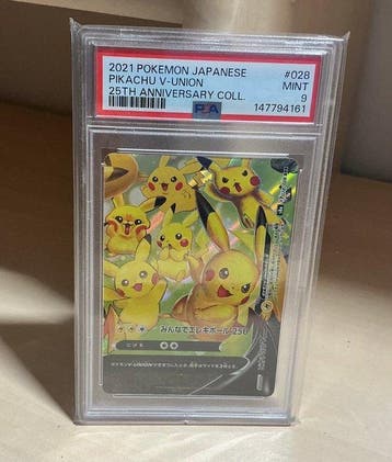 Pokémon - 1 Graded card - Pikachu #028 Full art, Foil, Promo, Hobby en Vrije tijd, Verzamelkaartspellen | Pokémon, Nieuw