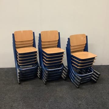 complete set 15 stuks schoolstoelen Presikhaaf (roze stip),