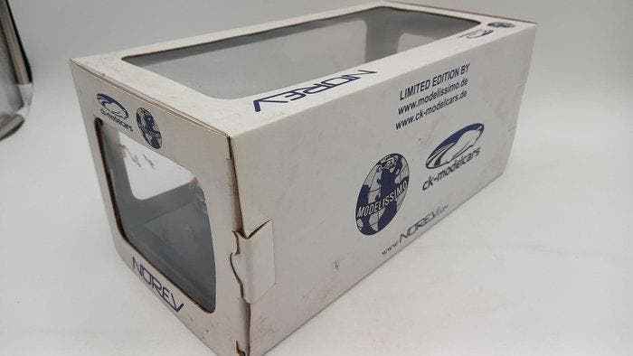 Norev 1:18 - Modelauto - Porsche 911 GT3 RS team racing, Hobby en Vrije tijd, Modelauto's | 1:5 tot 1:12