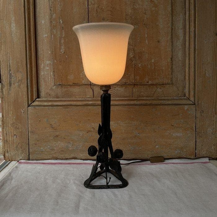 Art Deco Table Lamp - Lampe de bureau - Fer forgé, Opaline, Antiquités & Art, Art | Objets design