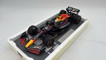 Minichamps 1:18 - Modelauto - Oracle Red Bull Racing RB18, Hobby en Vrije tijd, Nieuw