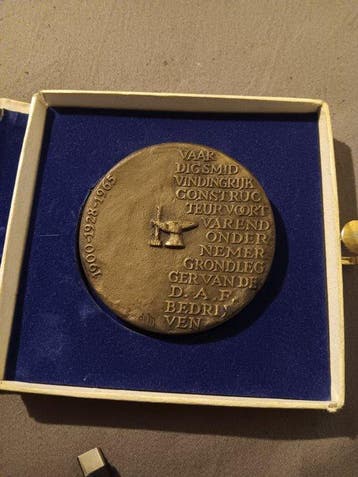 België. Bronzen penning Dr. H.J. van Doorne (Zonder, Postzegels en Munten