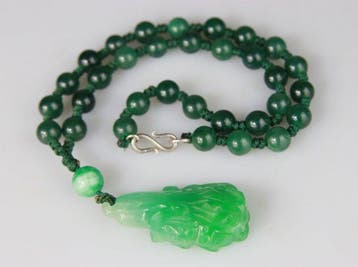 Jadeïetplaat hanger Chou ketting - Jade Nephrite Epinard -, Antiek en Kunst