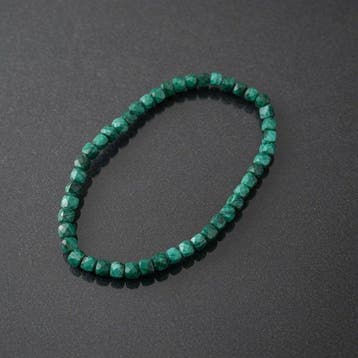 Armband Malachiet. Kubusvormige facetgeslepen kralen.