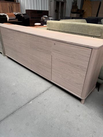 Guildfort dressoir, kleur misty oak, Huis en Inrichting, Nieuw, Overige materialen