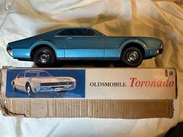 ATC - Jouet en étain - Oldsmobile Toronado Large Car, Boxed