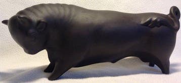 Wedgwood - Arnold Machin (1911-1990) - sculptuur, Taurus the, Antiquités & Art