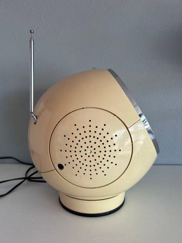 Weltron Space Ball of Space Age radio - 2001 Radio