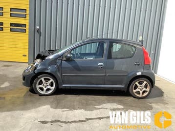 Portier 4Deurs links-voor Peugeot 107 O318946