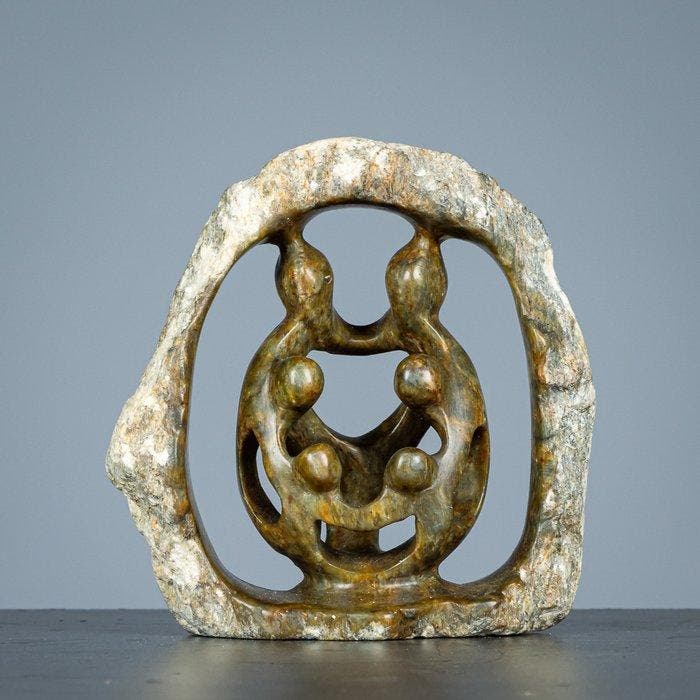 Statue, Familiebeeld van zes personen - 130 mm - pierre, Antiquités & Art, Art | Objets design