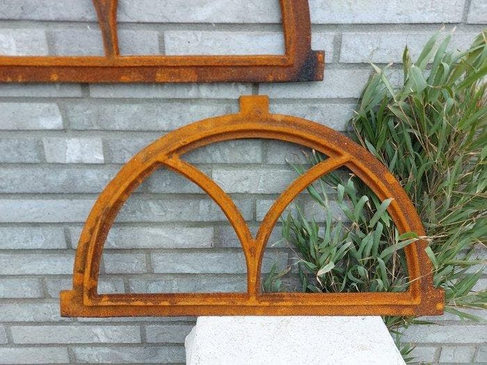 Decoratief ornament (2) - Europa - halfronde stalramen, Antiquités & Art, Curiosités & Brocante