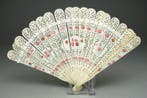 Lot Chinese Art - Porselein, Bone, Messing - China - 20e