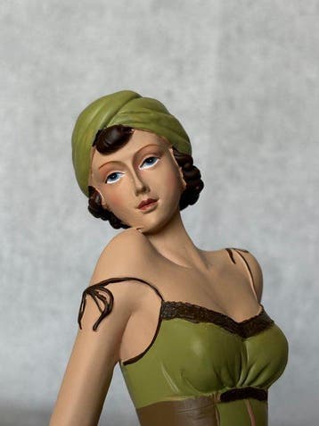 Statue, Pin-up girl - 30 cm - Résine