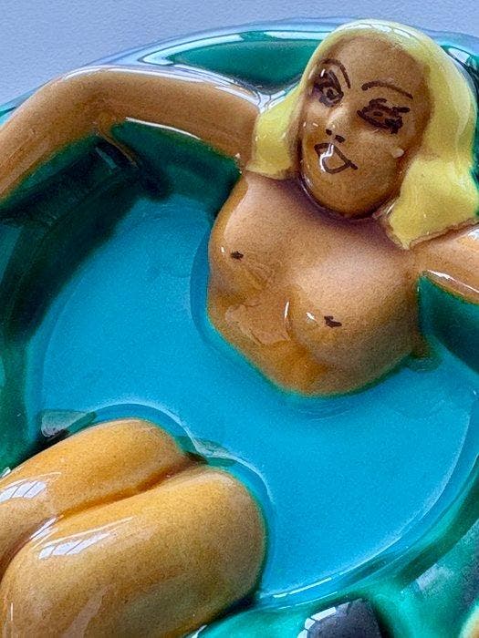 Vallauris - Asbak - Keramiek - Pin Up asbak, Antiek en Kunst, Curiosa en Brocante