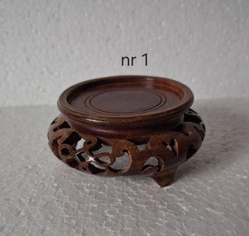 Standaard - Hout, 8 vintage hardhouten , displays , stands ,