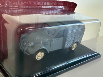 Altaya 1:43 - Modelauto (2) - Citroën 2CV Fourgonnette 1955