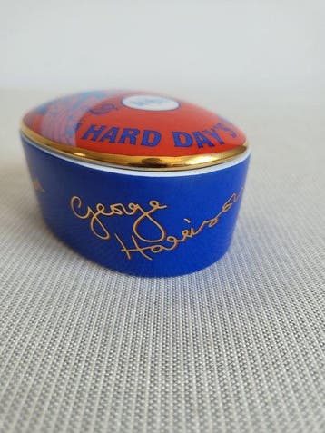 Boîte à musique en porcelaine «A Hard Days Night » – The