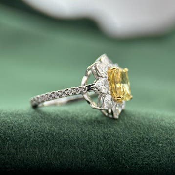 Ring - 14 karaat Witgoud, Geel goud - 5.23ct. tw. Diamant