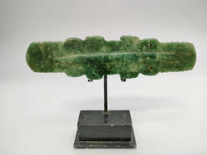Precolumbiaans - Nicoya Jadeiet Dubbel Alligator Hanger Met, Verzamelen, Mineralen en Fossielen