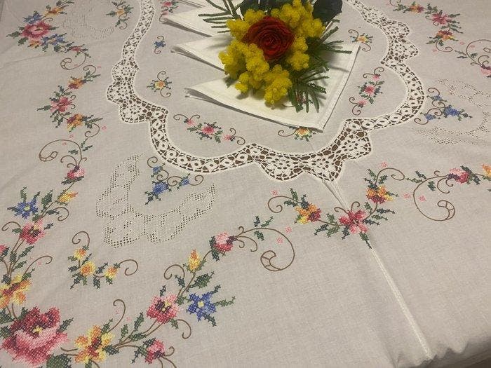 Tafelkleed - 248 cm - 165 cm - tafelkleed met kruissteek, Antiek en Kunst, Antiek | Tapijten, Tafelkleden en Textiel