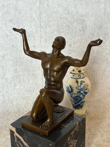Beeld, knielend mannelijke figuur - Naar Cegaro (Zonder