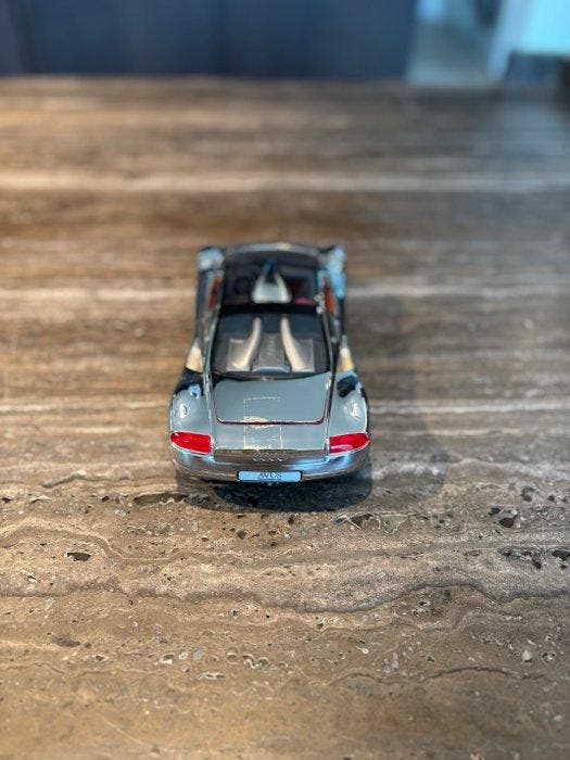 Revell 1:18 - Modelauto - Audi Avus - Concept Car 1994, Hobby en Vrije tijd, Modelauto's | 1:5 tot 1:12