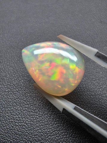 8.11ct Natural Opal Dark Based Cabochon - Hoogte: 18 mm -