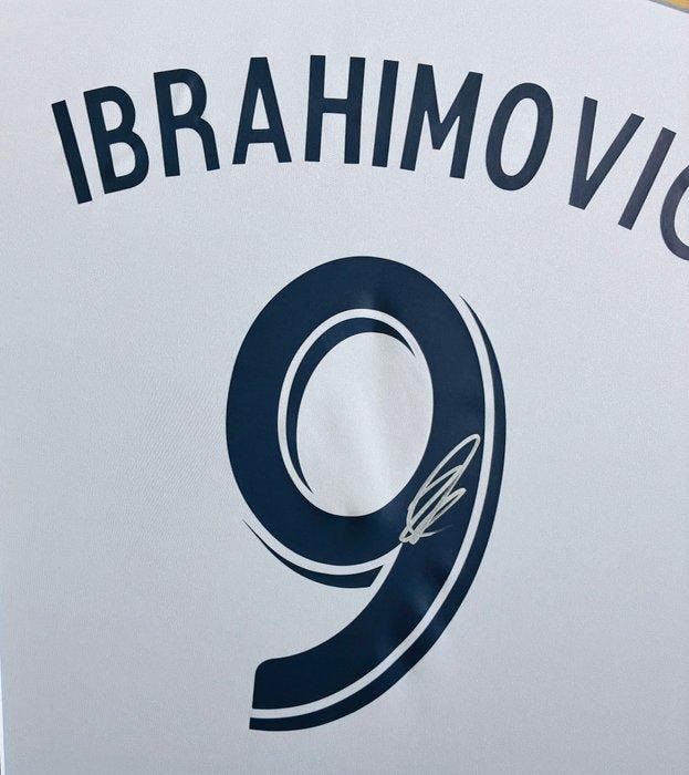 Zlatan Ibrahimovi - Hand Signed 2022/23 LA Galaxy Home, Verzamelen, Overige Verzamelen