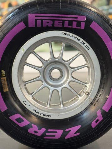 Wiel compleet met band - Pirelli - O.Z - Formule 1 Pirelli, Nieuw